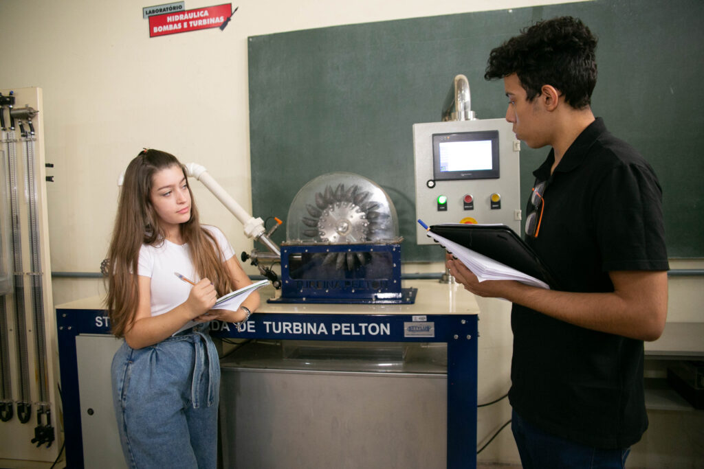 Alunos do curso de Engenharia Civil já começam a trabalhar com equipamentos  em aulas práticas - UniSALESIANO Araçatuba/SP