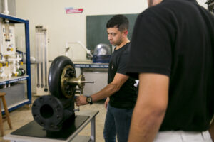 Alunos do curso de Engenharia Civil já começam a trabalhar com equipamentos  em aulas práticas - UniSALESIANO Araçatuba/SP