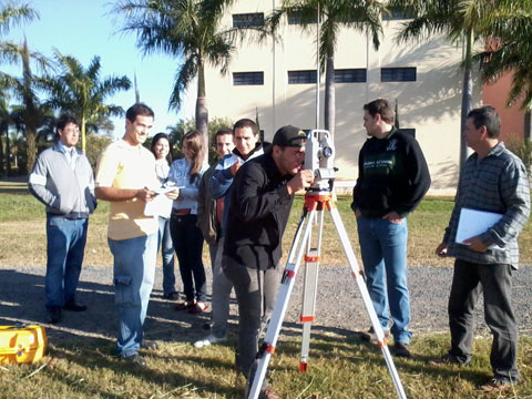 Alunos do curso de Engenharia Civil já começam a trabalhar com equipamentos  em aulas práticas - UniSALESIANO Araçatuba/SP